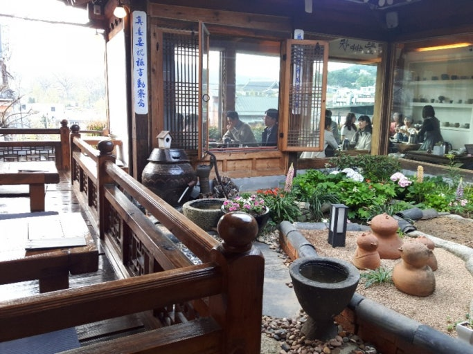 Cha Masineun Tteul (차 마시는 뜰)