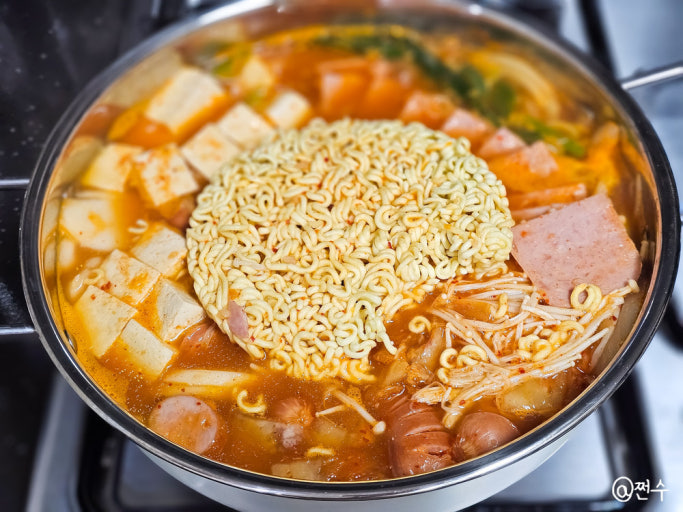 Army Stew (부대찌개 / Budae Jjigae)