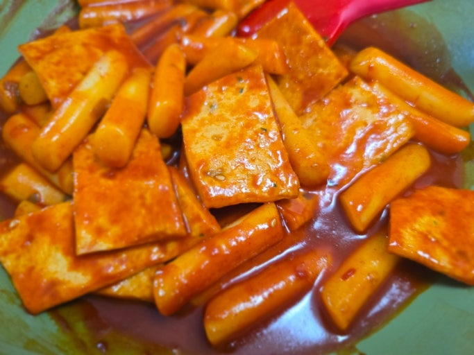 Tteokbokki (떡볶이) — Spicy Rice Cakes