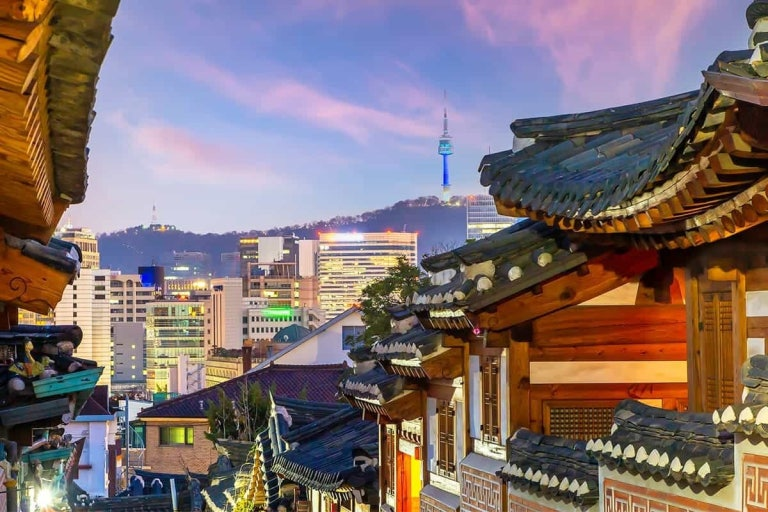 북촌 한옥마을 (Bukchon Hanok Village)