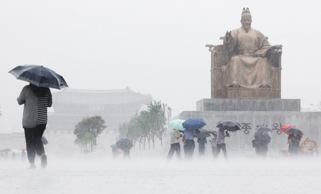 the monsoon season (장마, jangma)