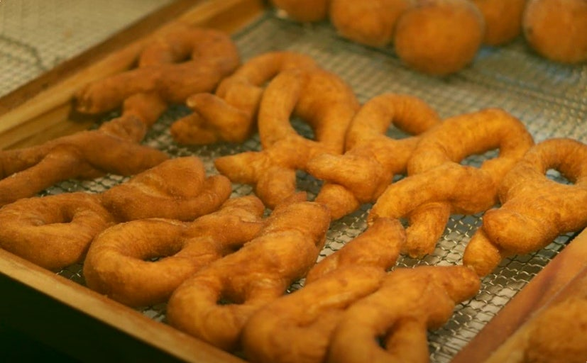 꽈배기 (Kkwabaegi) — Twisted Doughnuts