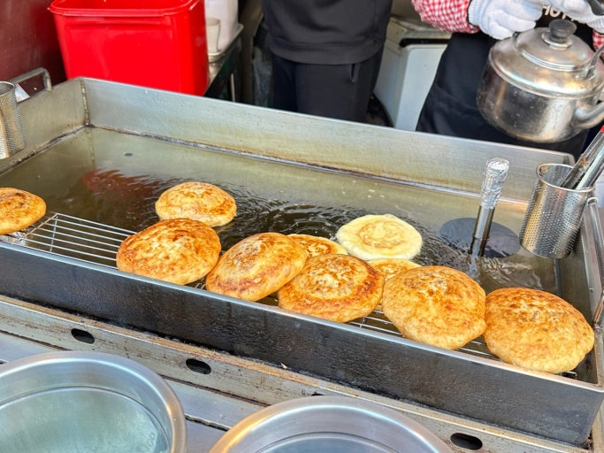 호떡 (Hotteok) — Stuffed Pancakes