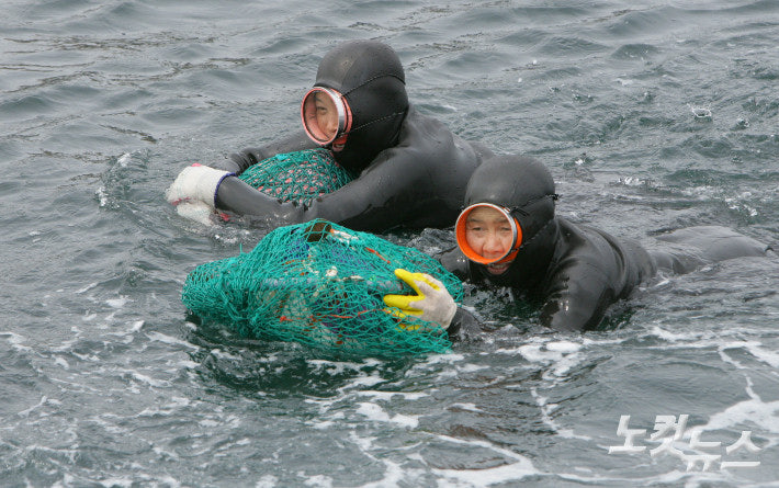 해녀 (Haenyeo) — Jeju's Female Divers