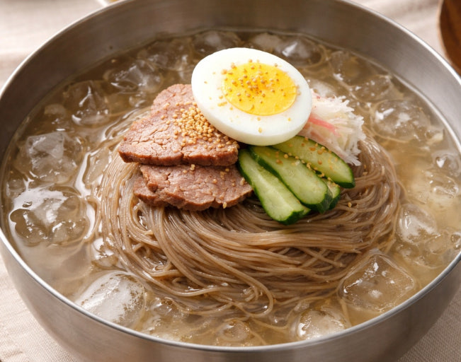 Naengmyeon (냉면)