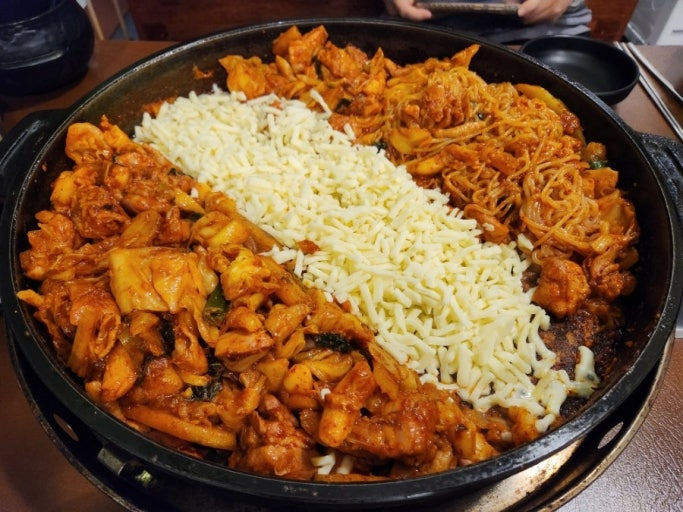 Dakgalbi (닭갈비)